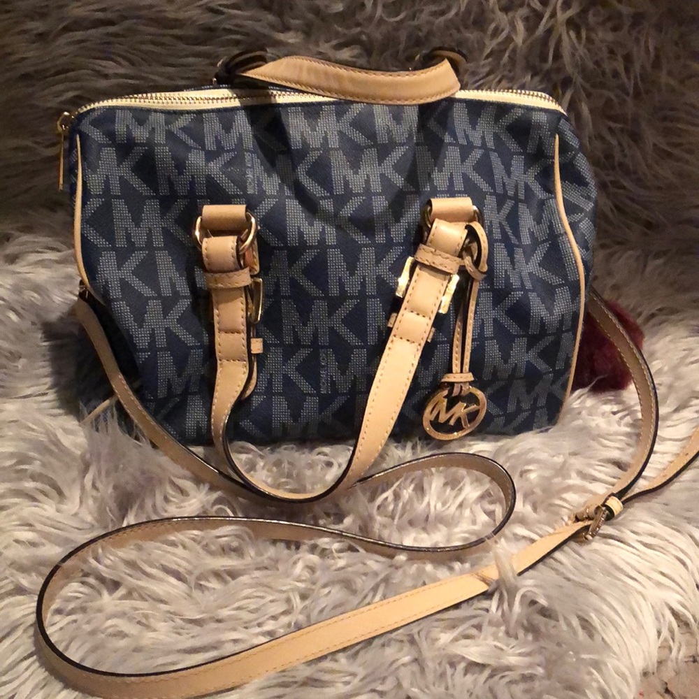 ✨Michael Kors crossbody purse✨